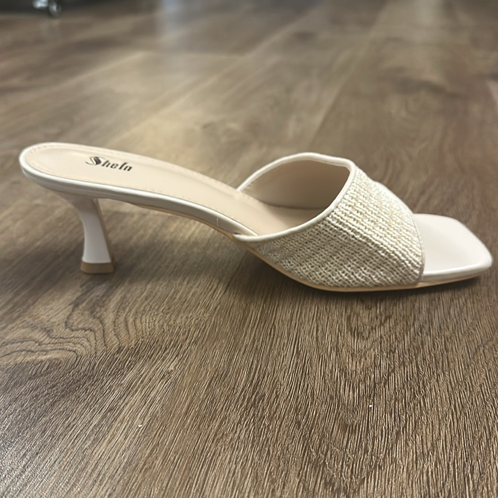 Never worn! Nude heeled sandal, perfect for summer